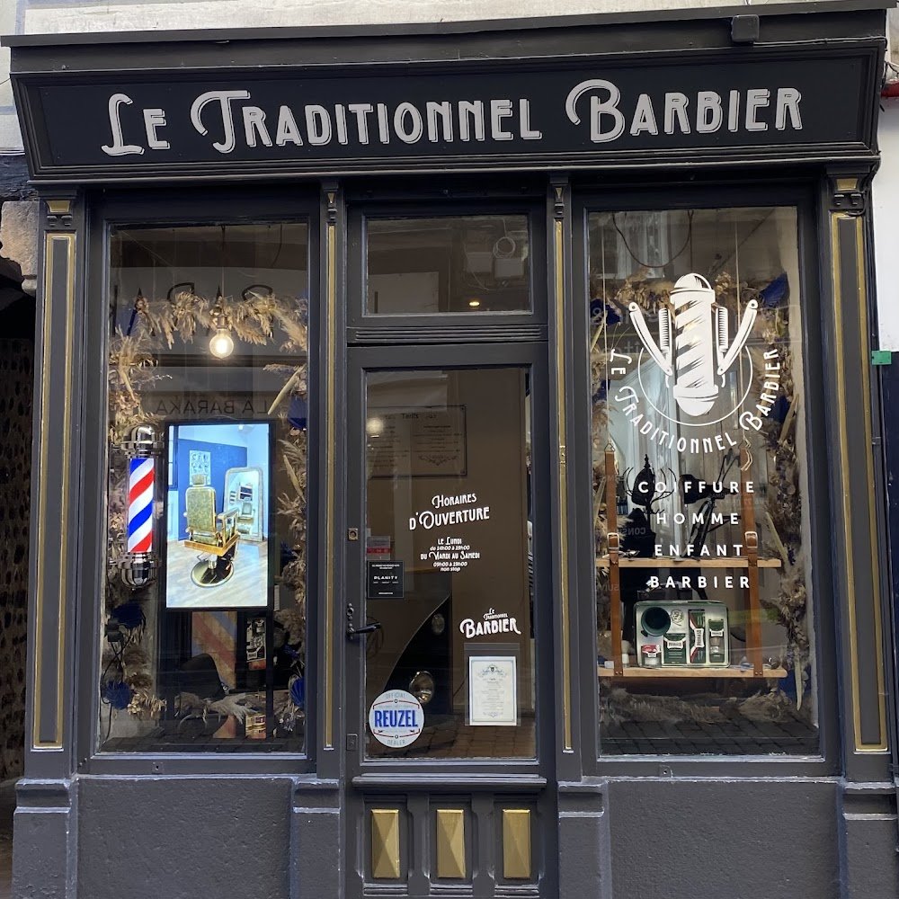 Devanture du salon Le Traditionnel Barbier, rue Chaussade au Puy-en-Velay